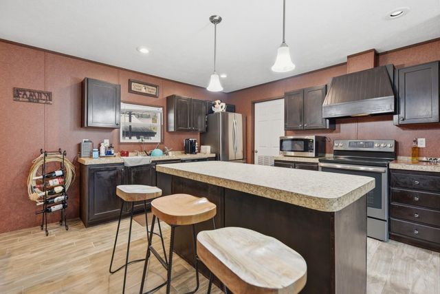 1182 Oak Crest Drive, New Ulm, TX 78950