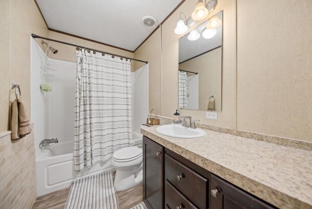 1182 Oak Crest Drive, New Ulm, TX 78950