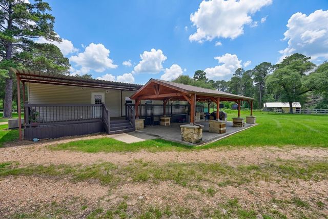 1182 Oak Crest Drive, New Ulm, TX 78950