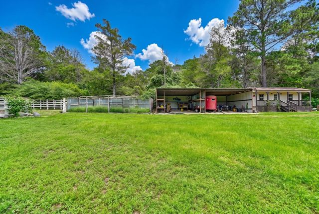 1182 Oak Crest Drive, New Ulm, TX 78950