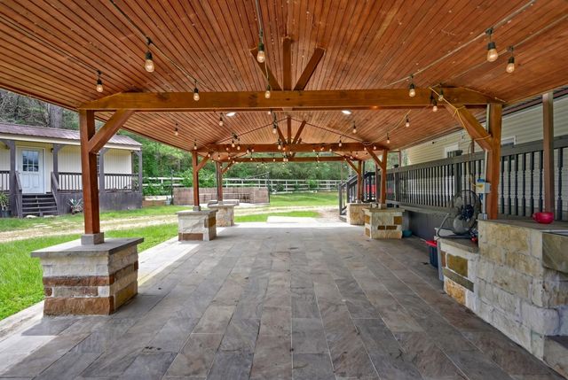 1182 Oak Crest Drive, New Ulm, TX 78950