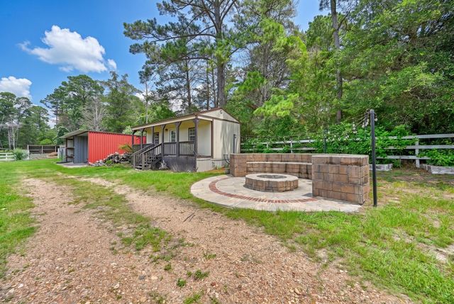 1182 Oak Crest Drive, New Ulm, TX 78950
