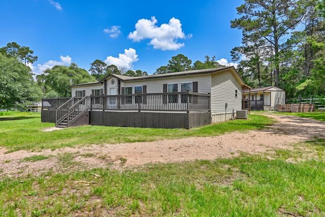 1182 Oak Crest Drive, New Ulm, TX 78950