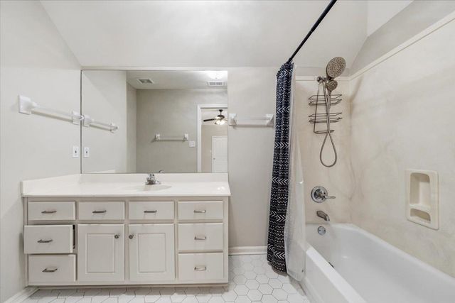 1813 FARISH DOWNS CT, Collierville, TN 38017