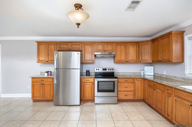 305 S Nickens Ave, Gonzales, LA 70737
