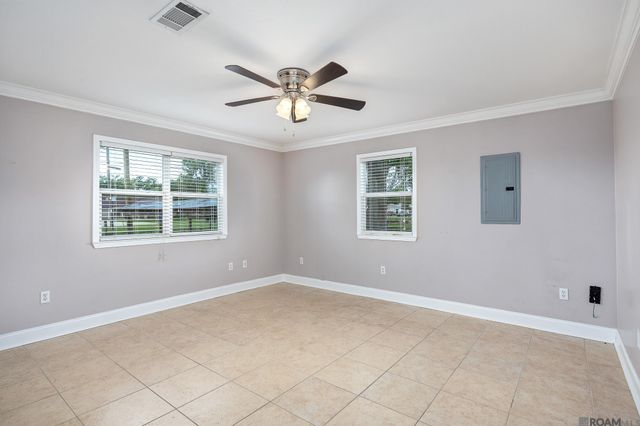 305 S Nickens Ave, Gonzales, LA 70737