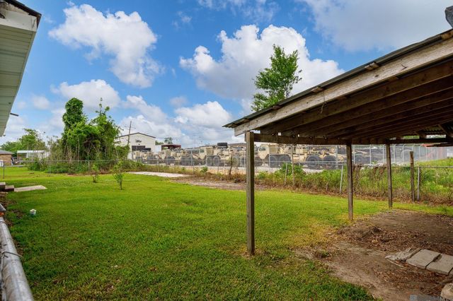 305 S Nickens Ave, Gonzales, LA 70737