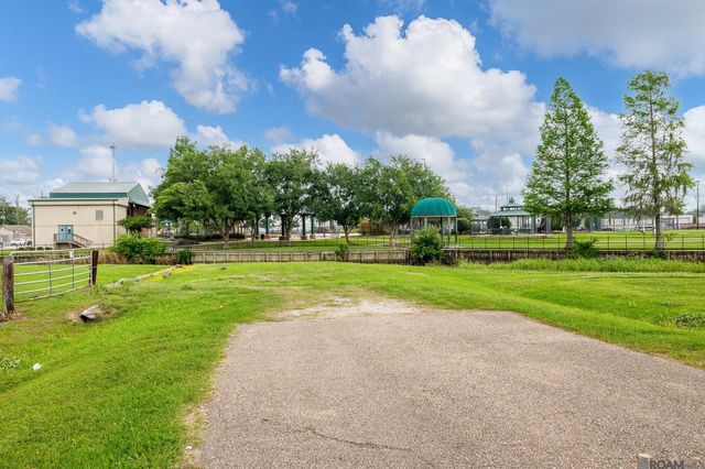 305 S Nickens Ave, Gonzales, LA 70737