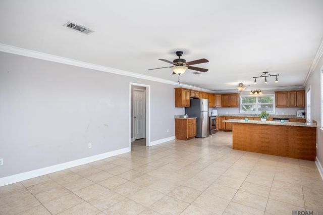 305 S Nickens Ave, Gonzales, LA 70737