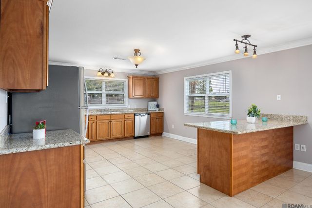 305 S Nickens Ave, Gonzales, LA 70737