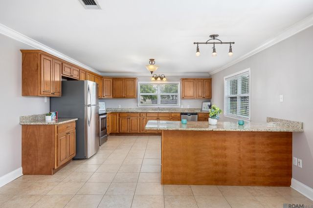 305 S Nickens Ave, Gonzales, LA 70737