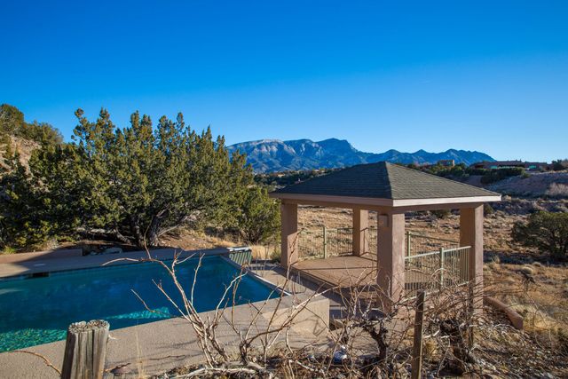 40 Anasazi Trails Loop, Placitas, NM 87043