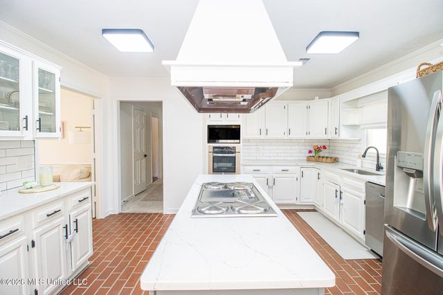 2004 S Petit Bois Street, Jackson, MS 39211