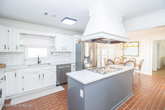 2004 S Petit Bois Street, Jackson, MS 39211