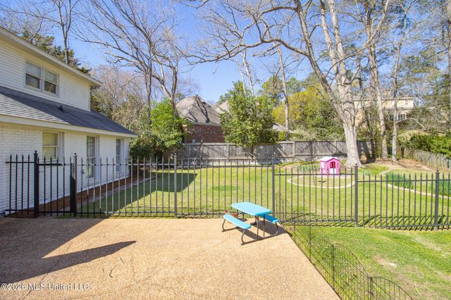 2004 S Petit Bois Street, Jackson, MS 39211
