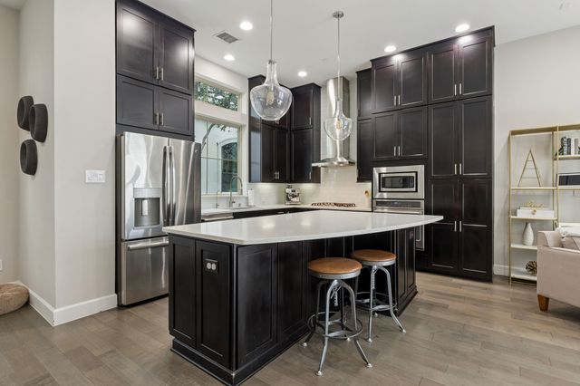 762 Spanish Oaks Place, Dallas, TX 75204