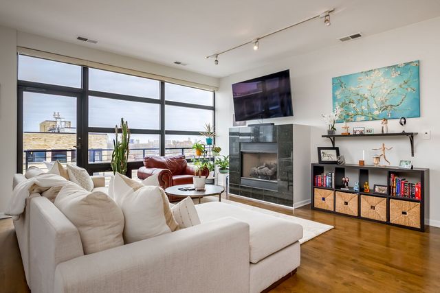 2045 W Concord Place 604, Chicago, IL 60647