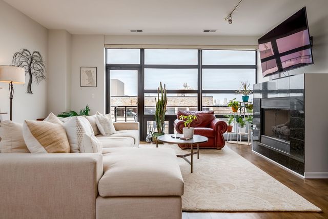 2045 W Concord Place 604, Chicago, IL 60647