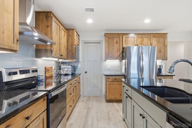 5820 Coldspring Lane, Bartlesville, OK 74006