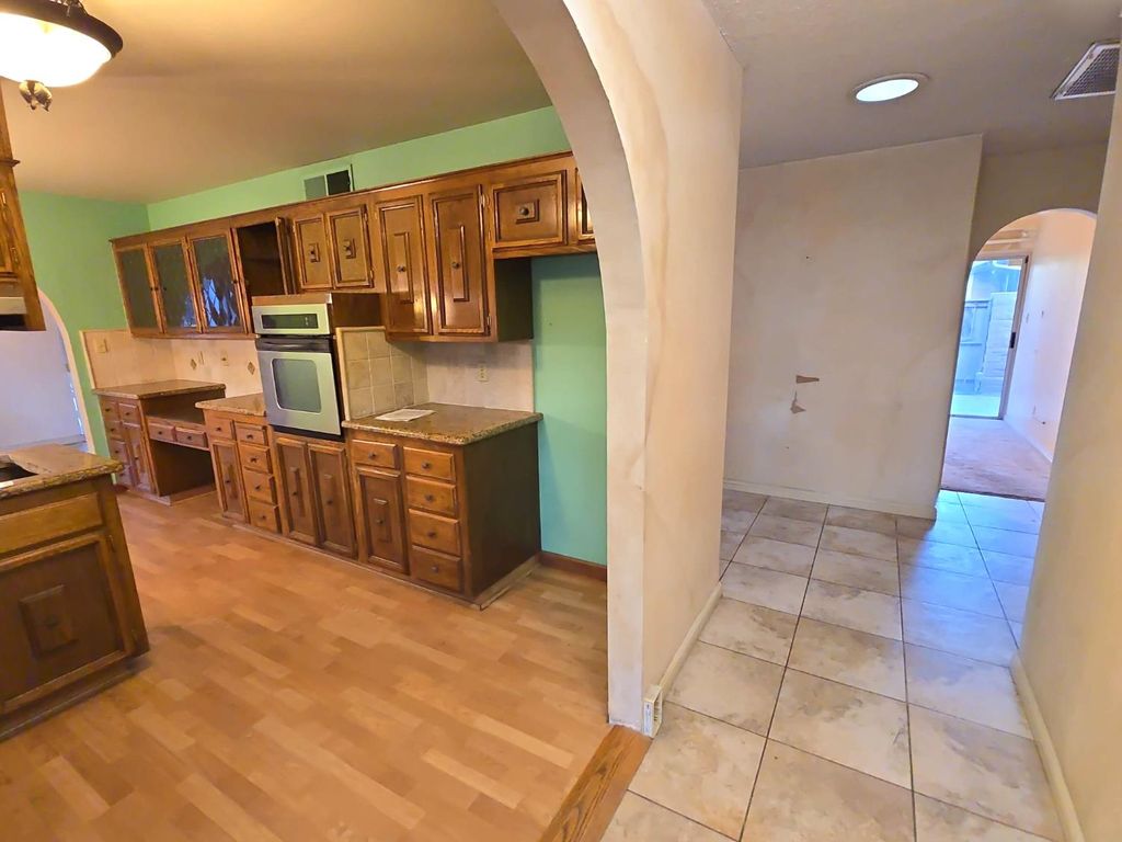 Image 4 of property listing at 5064 N Wishon Avenue # A, Fresno, CA 93704