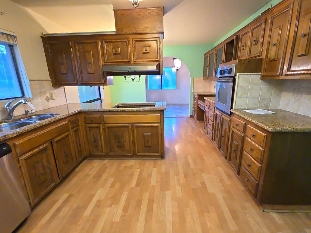 Image 6 of property listing at 5064 N Wishon Avenue # A, Fresno, CA 93704