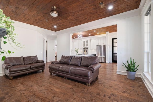3835 48th Street NE, Paris, TX 75462