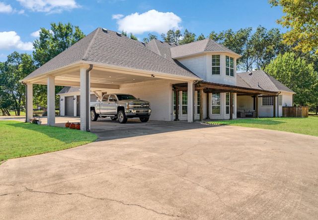 3835 48th Street NE, Paris, TX 75462