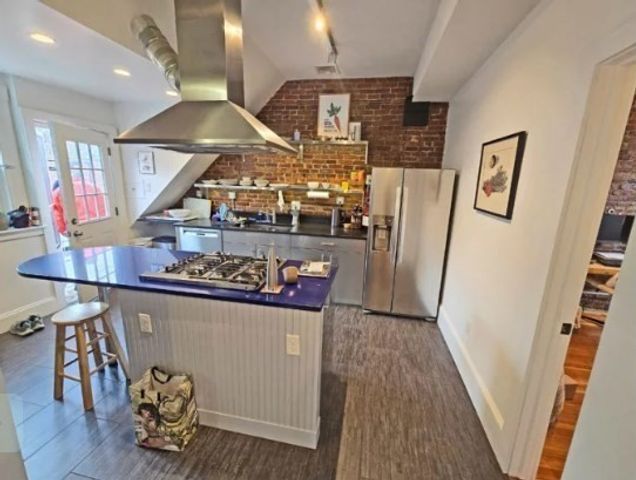 15 Walnut St, Somerville, MA 02143