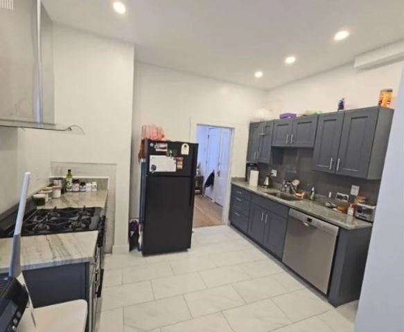 15 Walnut St, Somerville, MA 02143