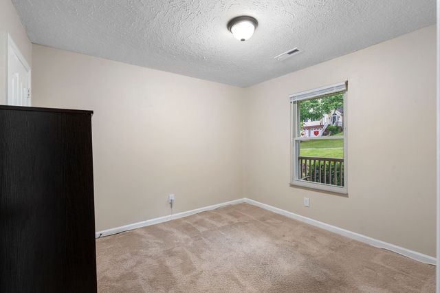626 Knollwood Dr, La Vergne, TN 37086