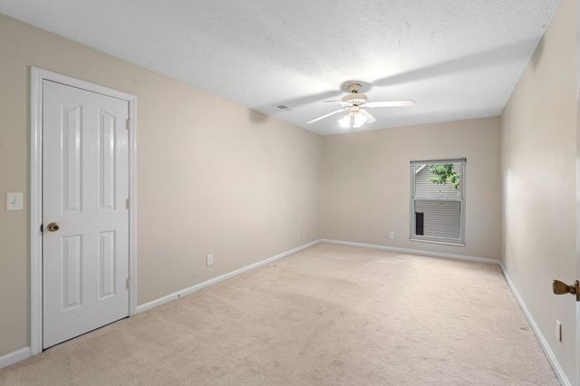 626 Knollwood Dr, La Vergne, TN 37086