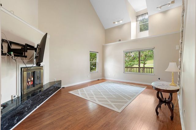 626 Knollwood Dr, La Vergne, TN 37086