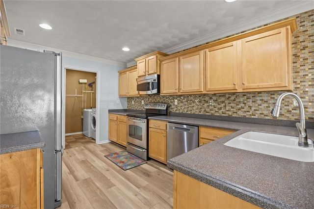 2284 Humphreys Dr Unit 281, Suffolk, VA 23435