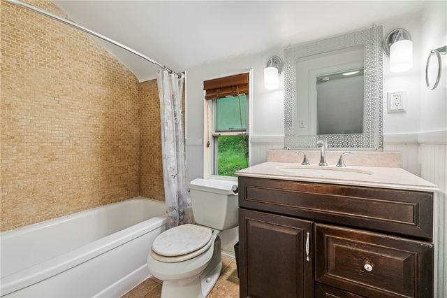 435 Filmore Rd, Forest Hills Boro, PA 15221
