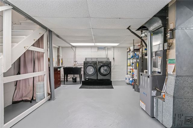 435 Filmore Rd, Forest Hills Boro, PA 15221