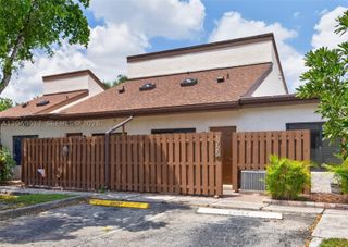 1725 NW 71st Ave, Plantation, FL 33313