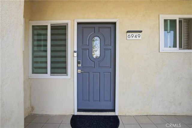6949 Aura Avenue, Reseda, CA 91335