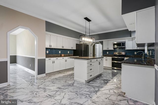 9238 CRESCENT LN, La Plata, MD 20646