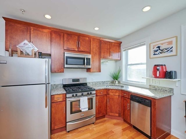 107 Highland Ave 8, Salem, MA 01960