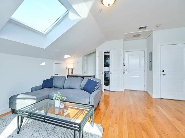 107 Highland Ave 8, Salem, MA 01960