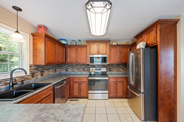 130 Beaver Creek Dr, Portland, TN 37148