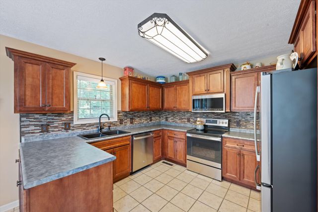 130 Beaver Creek Dr, Portland, TN 37148