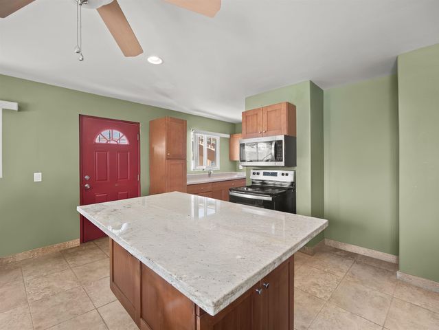 166 Eleu Pl, Kihei, HI 96753