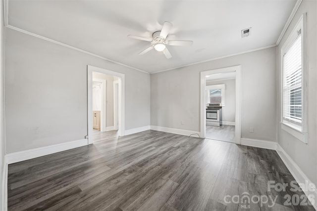 2036 4th Street NE, Hickory, NC 28601