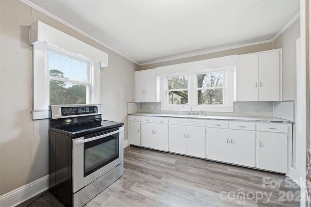 2036 4th Street NE, Hickory, NC 28601