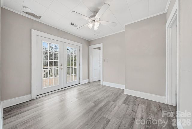 2036 4th Street NE, Hickory, NC 28601