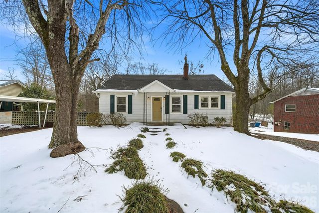 2036 4th Street NE, Hickory, NC 28601