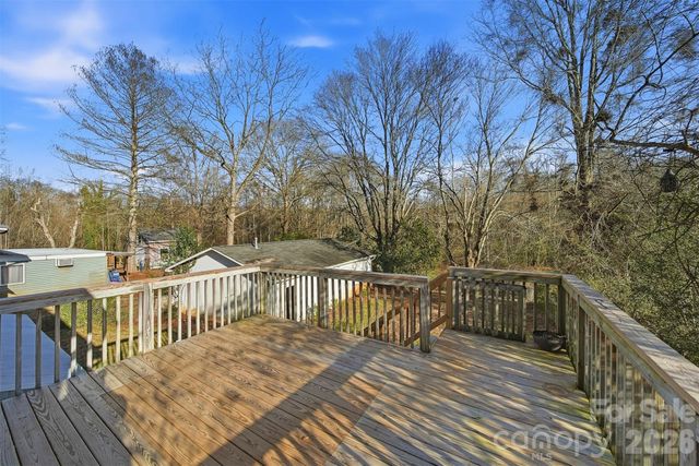 2036 4th Street NE, Hickory, NC 28601