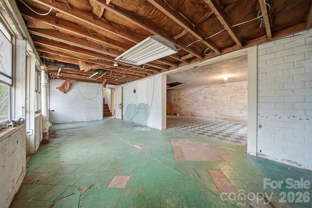 2036 4th Street NE, Hickory, NC 28601