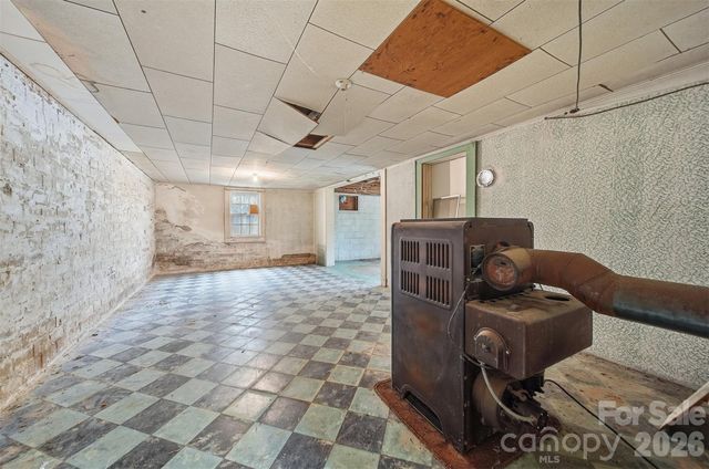 2036 4th Street NE, Hickory, NC 28601